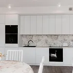 U Siebie W Domu. W Nowej Dzielnicy. Apartament *
